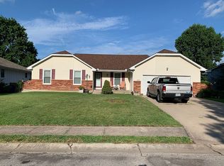 2305 S Harding St, Oak Grove, MO 64075