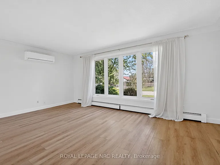 268 Henrietta St — Photo 8