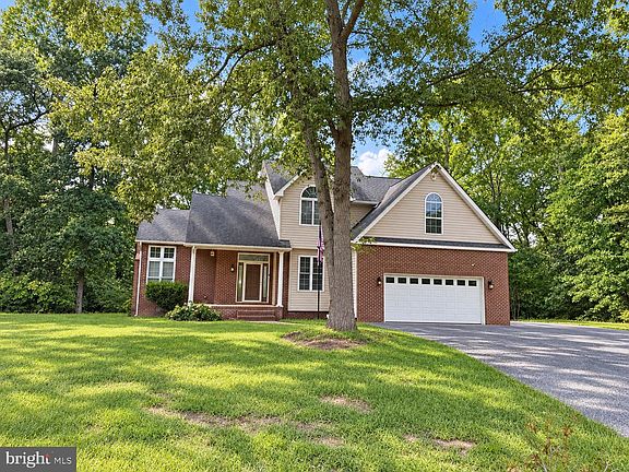 3rd image of 32 Ridgeway Cir