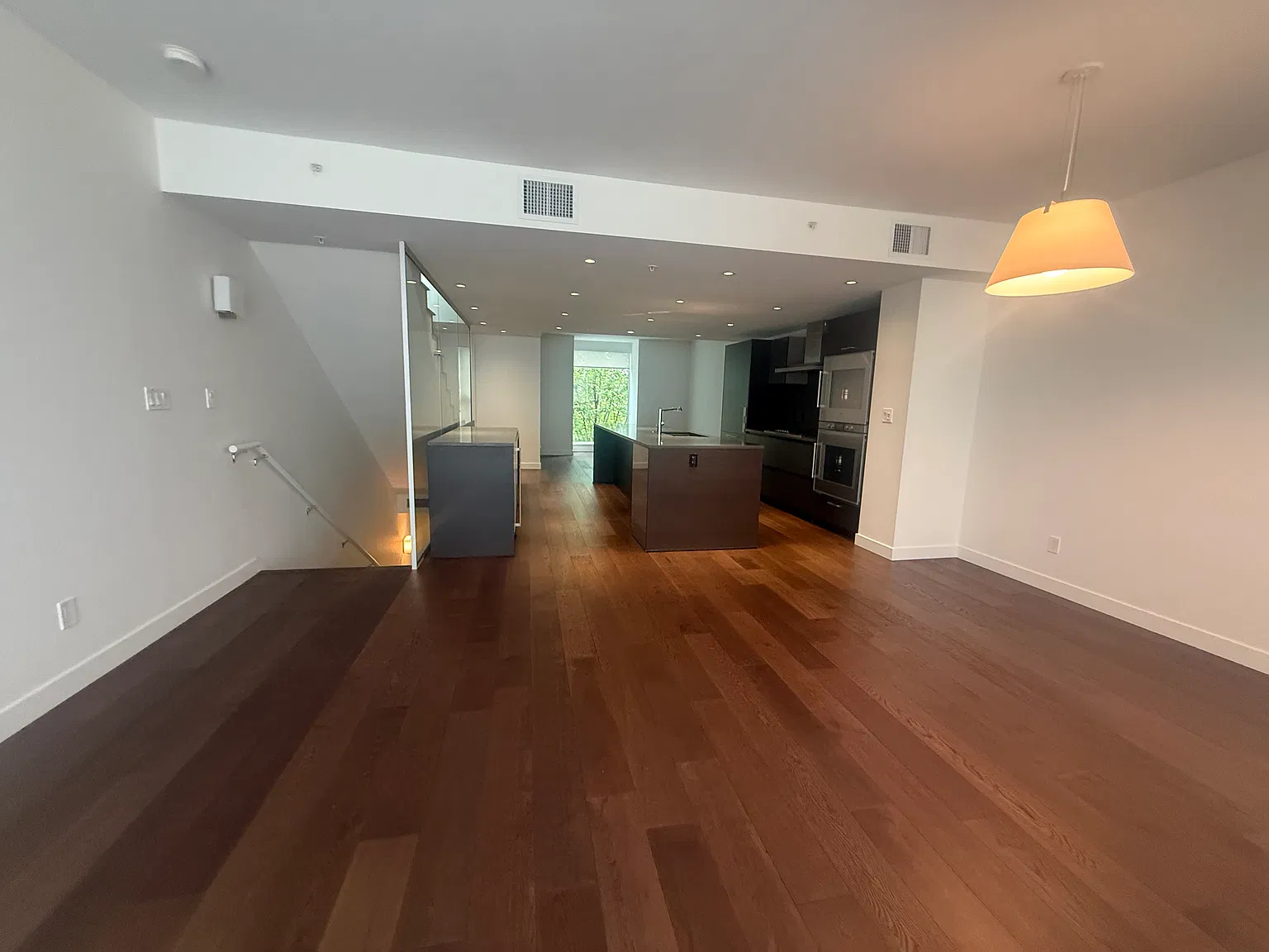 2 bed, 2.5 bath, 1714 sqft, $5,600 — Photo 4