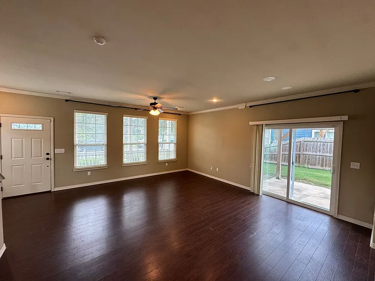 626 N Tennyson Ln — Photo 2