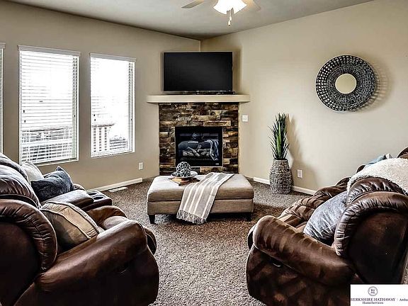 4th image of 20215 Crystal Ave