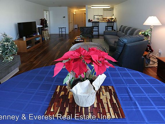 2nd image of 2323 Van Ness Ave APT 205