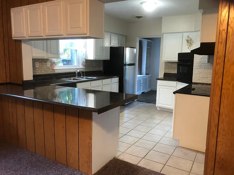 300 Heikes Ave — Photo 3