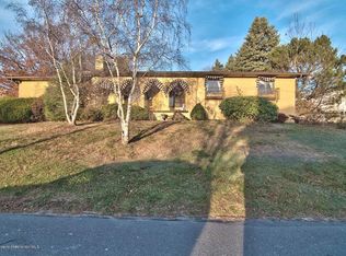 201 Naphin Hill Dr, Scranton, PA 18512