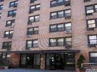 4255 Colden St APT 10G, Flushing, NY 11355