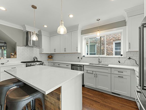 2nd image of 2416 Elmwood Ave