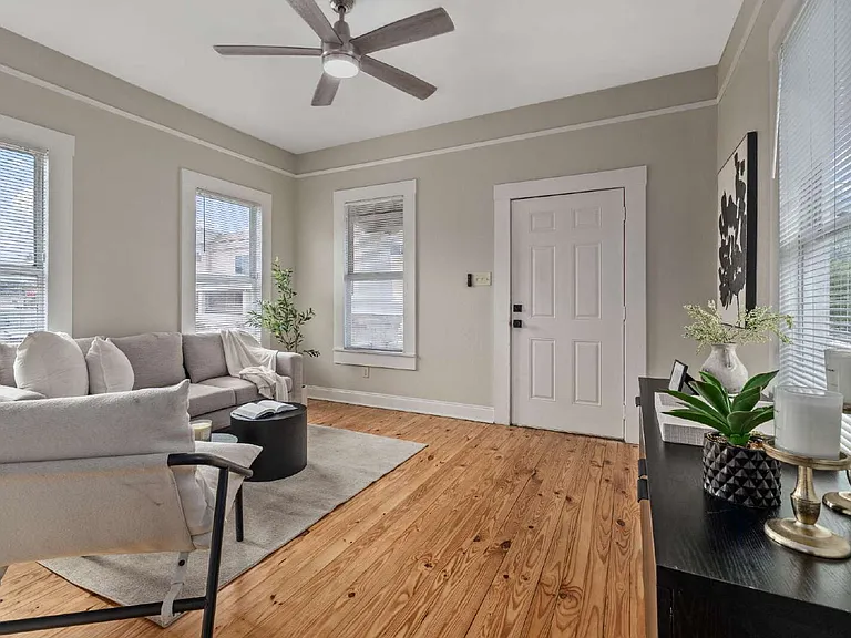 2506 1/2 E Columbus Dr — Photo 5