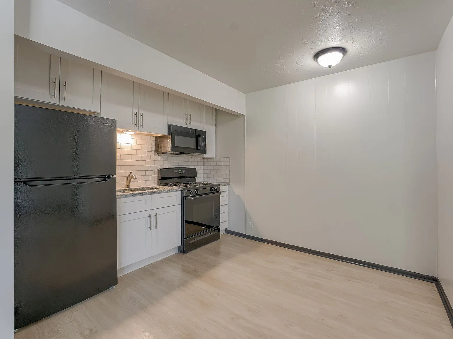 1015 North 47th Avenue - 11 — Photo 4