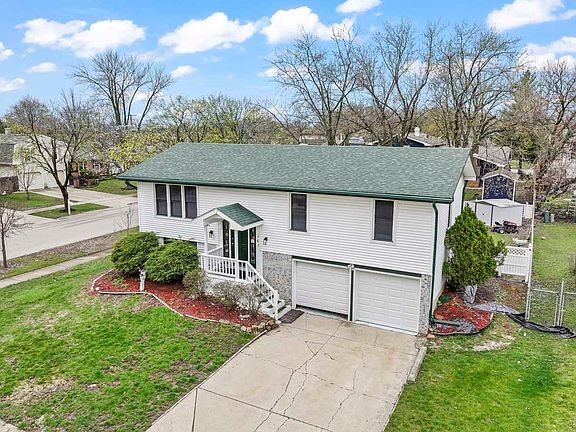 3rd image of 161 Oakwood Dr