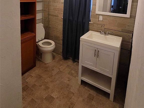 3rd image of 7213 Race St