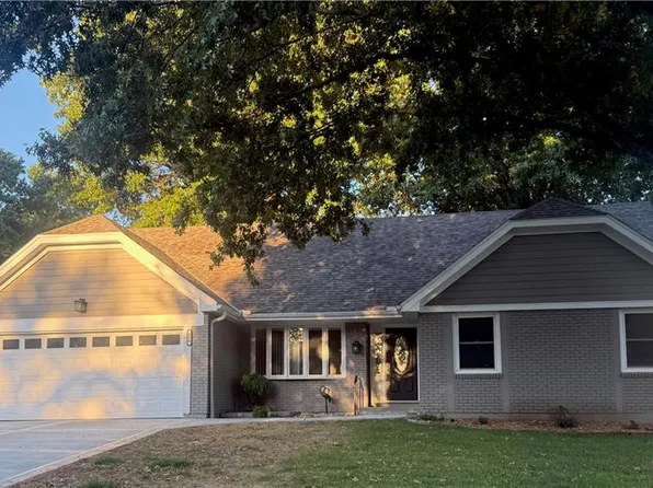 406 SE Richardson Pl, Lees Summit, MO 64063