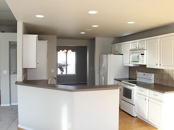 5th image of 4916 Hilltop Dr