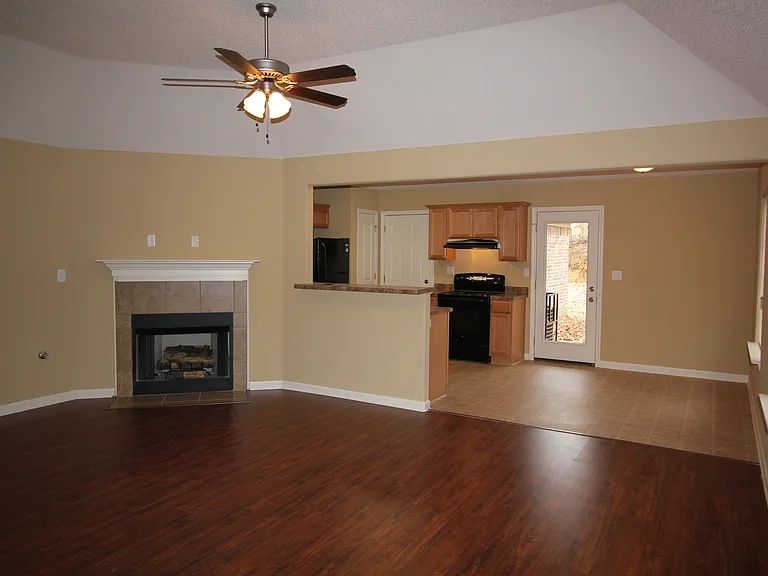1039 Crayton Ridge Dr — Photo 2