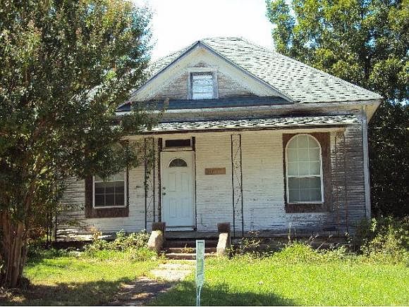 1st image of 1011 N D St