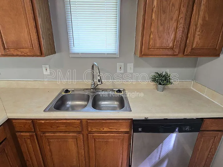 153 S Cypress Ave — Photo 13