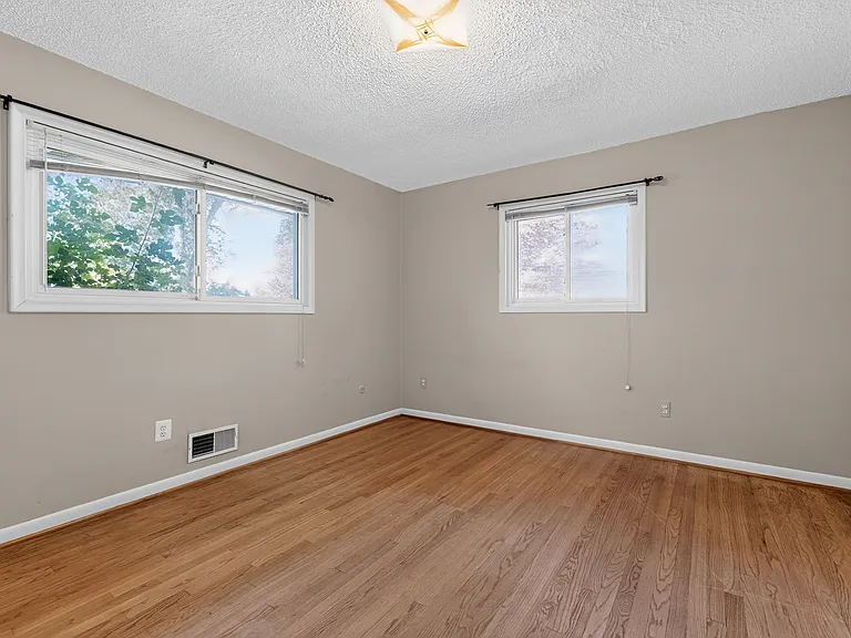 30110 Bentley St — Photo 5
