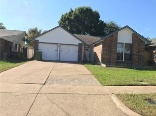 204 Valley Spring Dr, Arlington, TX 76018