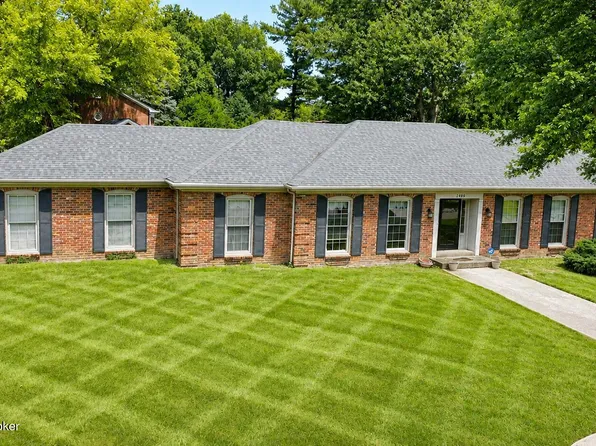 2409 Chattesworth Ln, Old Brownsboro Place, KY 40242