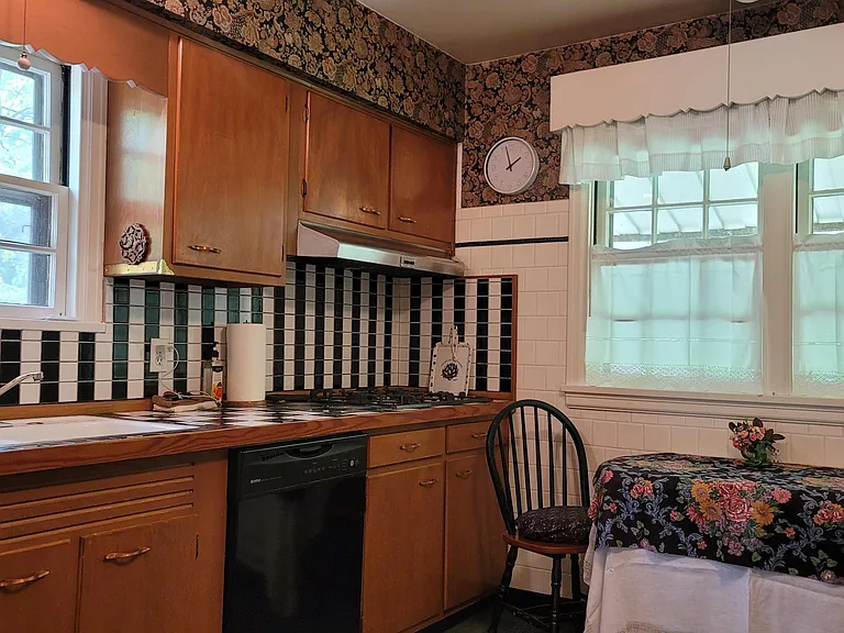 1919 N Kinser Pike — Photo 17
