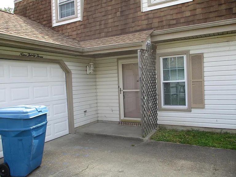 933 Fairborn Cir — Photo 2