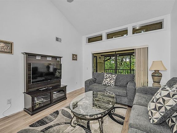 5th image of 124 WOODLAKE WYNDE #0