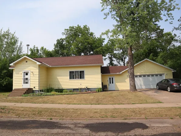 317 3rd St, Moose Lake, MN 55767