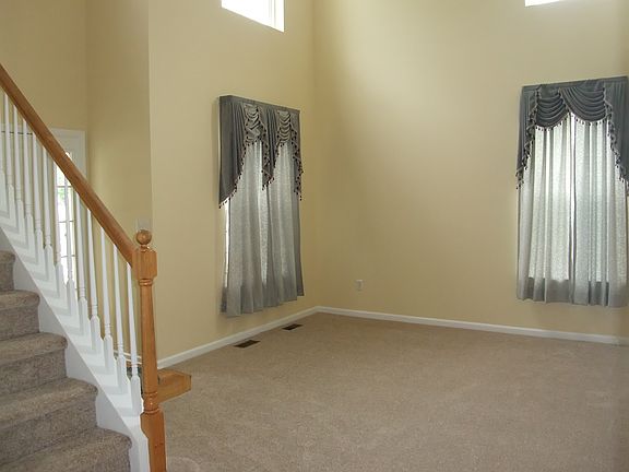 3rd image of 10 Sherie St