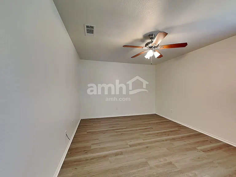 532 Winbridge Ln — Photo 11