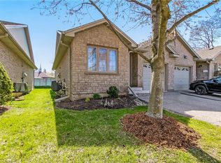 19 Hanlon Pl #15, Brant, ON N3L 4E8
