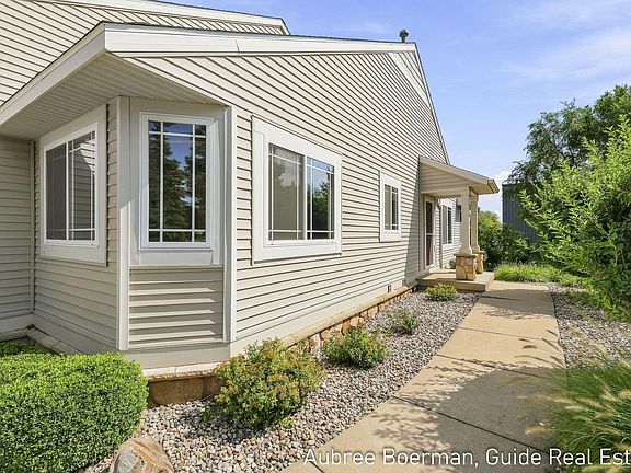 3rd image of 6440 Stoney Creek Ct
