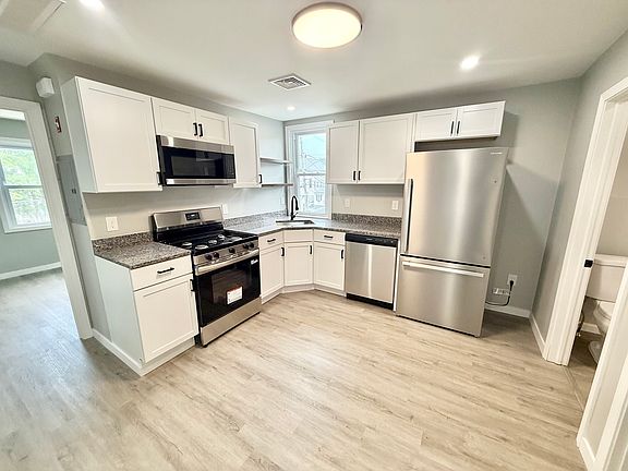 3rd image of 9 Rock St #2
