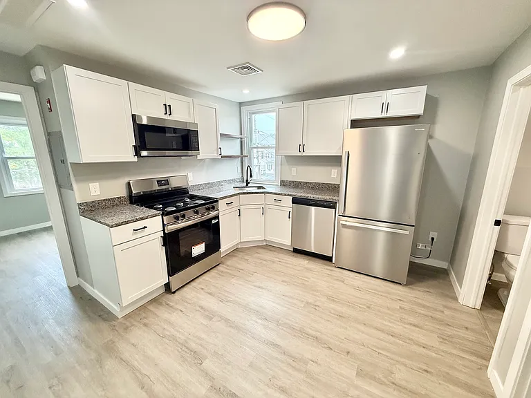 9 Rock St #2 — Photo 3