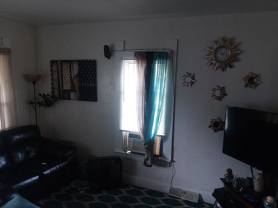 1st image of 727 Lorain St