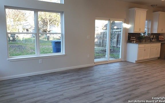 3rd image of 1719 Edison Dr