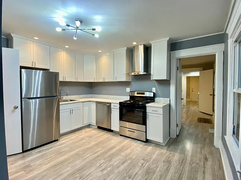 2059 May Ave — Photo 14