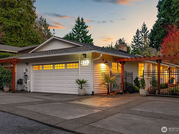 3rd image of 423 SW 189th Place