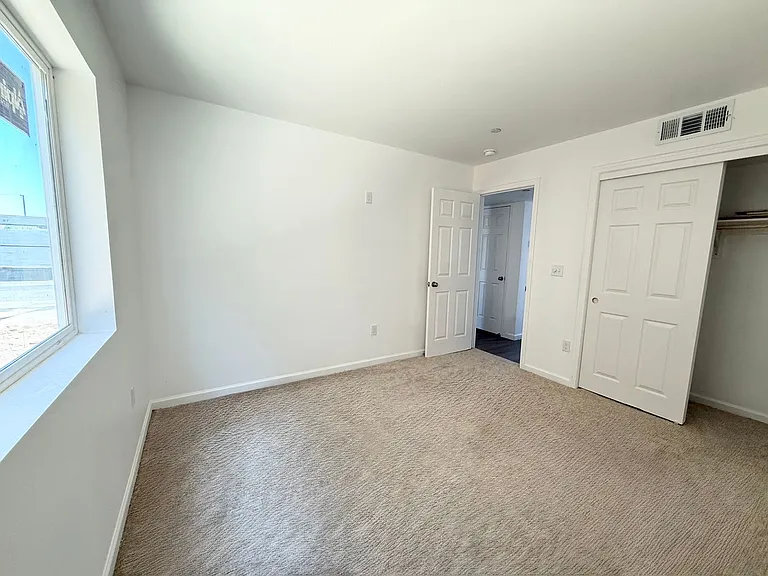 3328 N Marks Ave — Photo 37