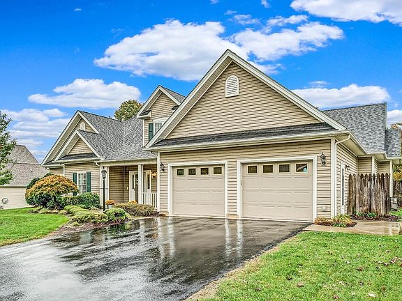 3rd image of 6114 Crumpacker Dr