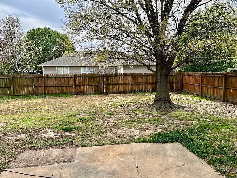 2105 Sheffield Dr — Photo 22
