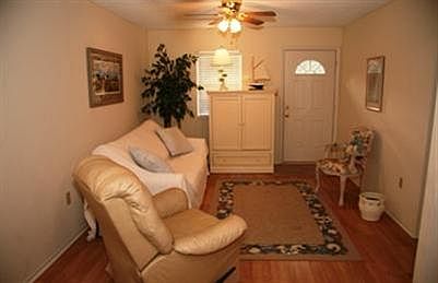 3rd image of 708 Clarendon Ave