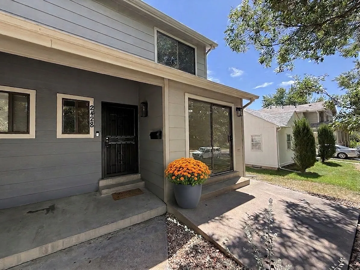 3 bed, 1708 sqft, $2,990 — Photo 2
