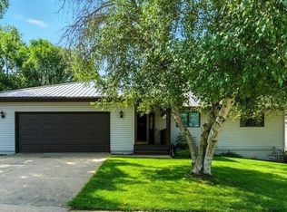 2214 Coventry Ln, Cedar Falls, IA 50613