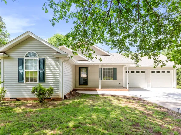 106 Richland Creek Dr, Westminster, SC 29693