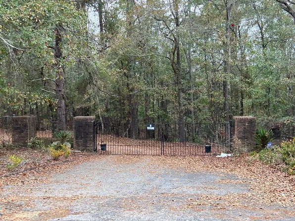 1335 R L Coward Rd, Hopkins, SC 29061