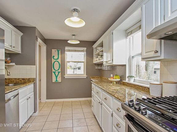 3rd image of 1049 Oakley Ave