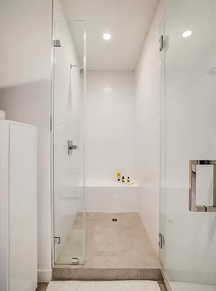 13504 Chandler Blvd — Photo 8