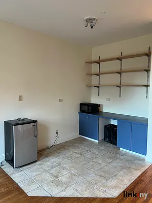 Rented by Link NY Realty | media 10