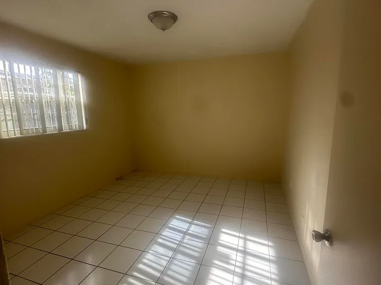 5725 NW 14th Ct — Photo 7