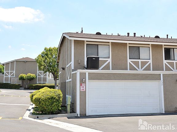 2nd image of 135 Greenbriar Ln